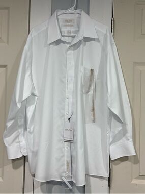 Roundtree & Yorke White Men's Dress Shirt - Classic Spread Collar